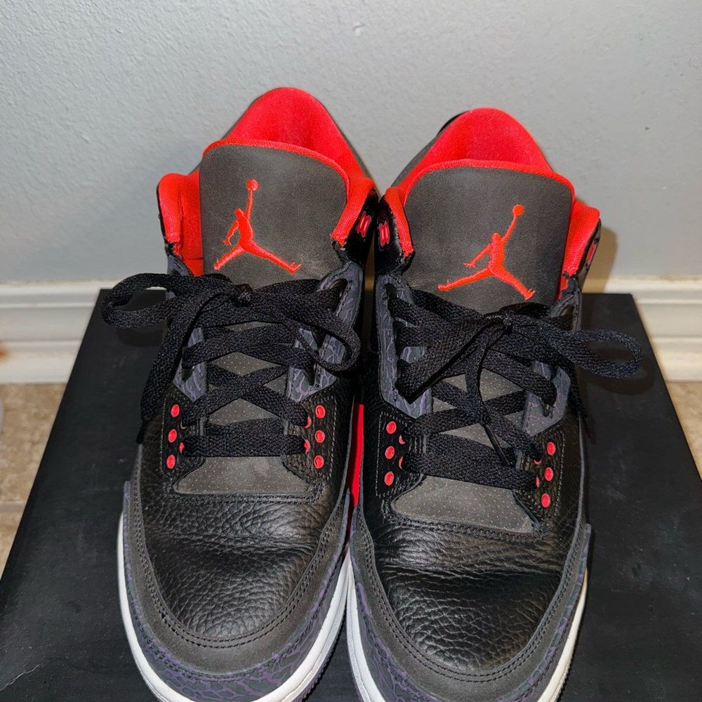 New With Box Men’s Size 10.5 Jordan Black and Red “Crimson” Athletic Shoes - Picture 4 of 5